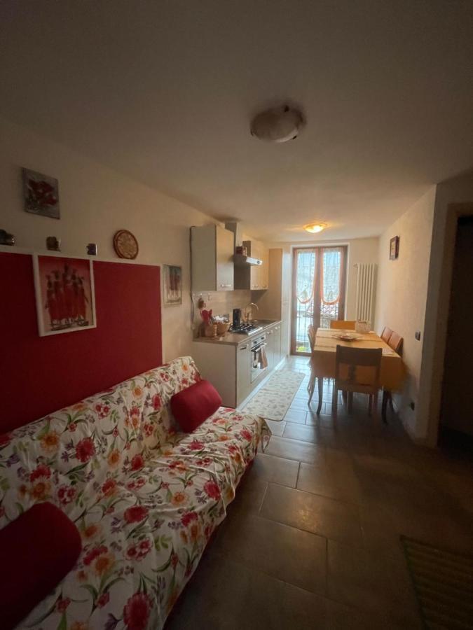La Casa Di Pucci Nel Borgo Affrescato Di Parlasco Cortenova Extérieur photo